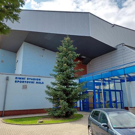 Ubytovna Zimni Stadion ลิโตเมริเซ ภายนอก รูปภาพ